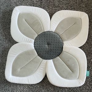 Blooming Bath - Bath Cushion - Gray